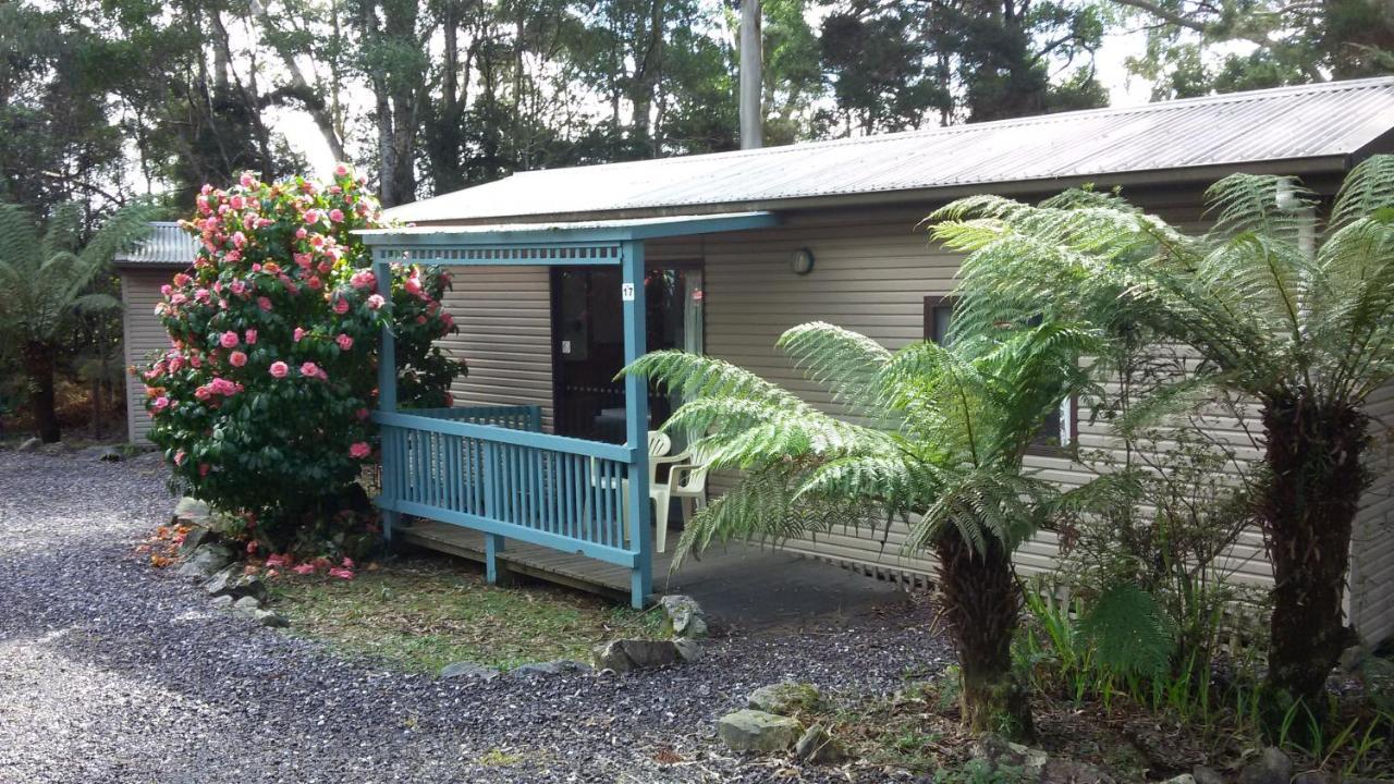 Strahan Retreat Holiday Park ภายนอก รูปภาพ