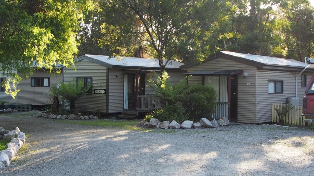 Strahan Retreat Holiday Park ภายนอก รูปภาพ