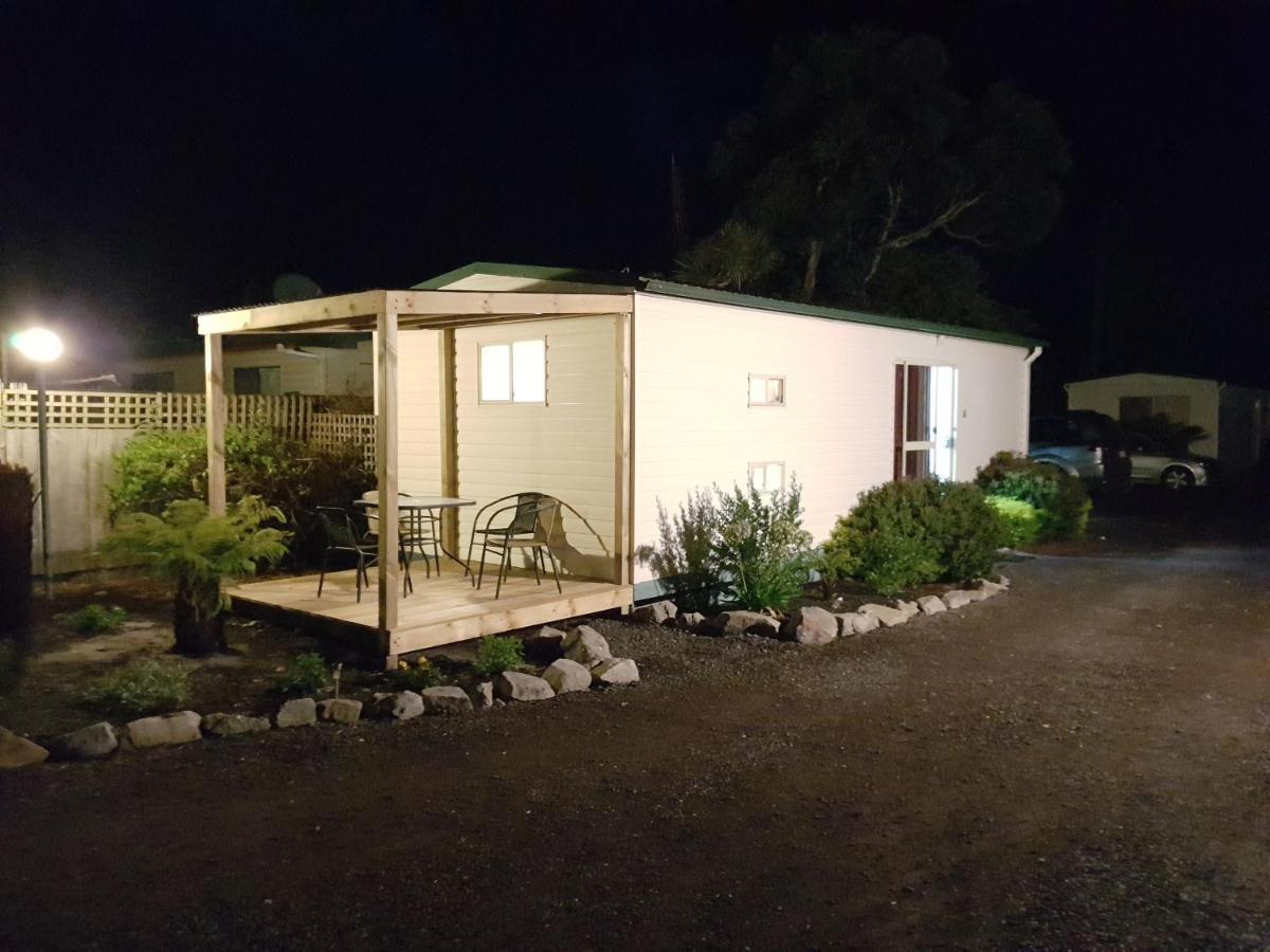 Strahan Retreat Holiday Park ภายนอก รูปภาพ