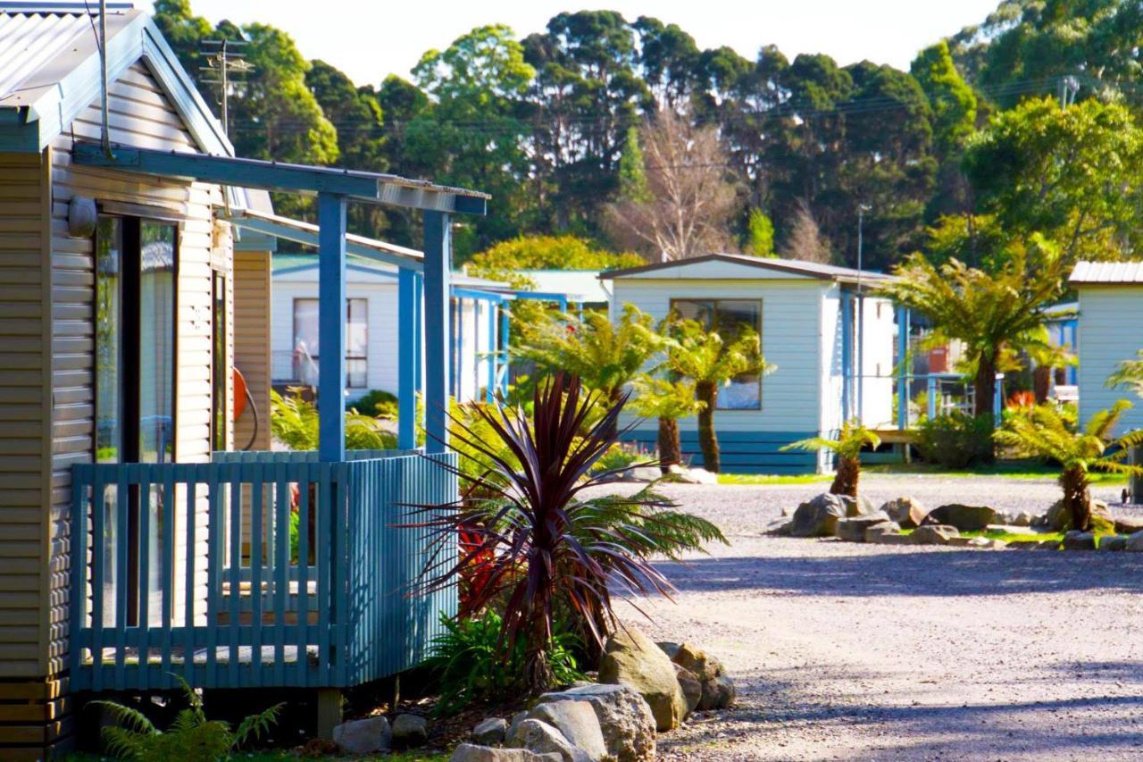 Strahan Retreat Holiday Park ภายนอก รูปภาพ