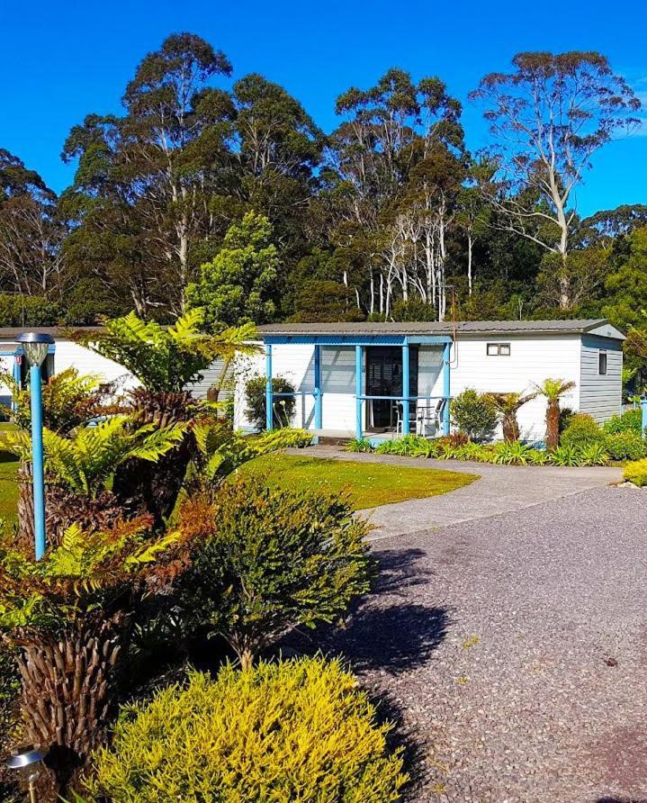 Strahan Retreat Holiday Park ภายนอก รูปภาพ
