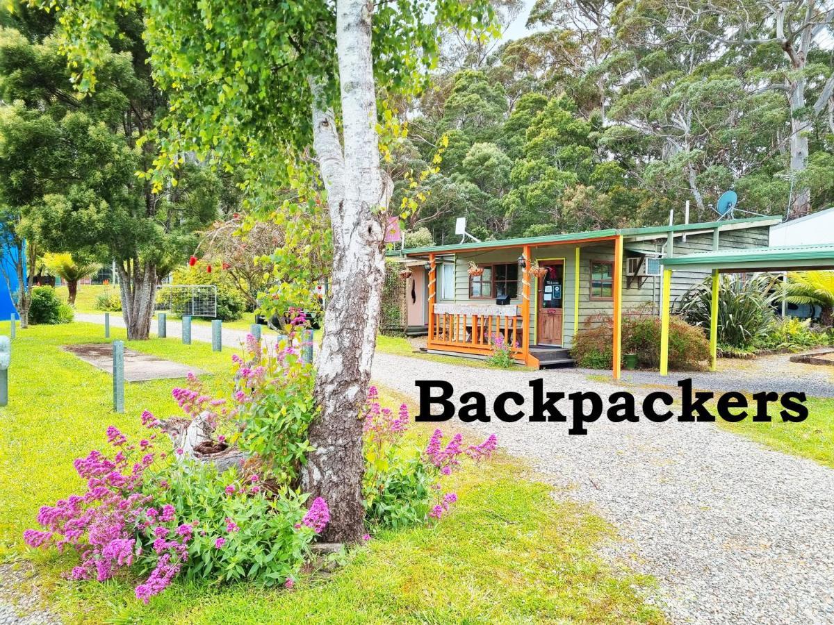 Strahan Retreat Holiday Park ภายนอก รูปภาพ