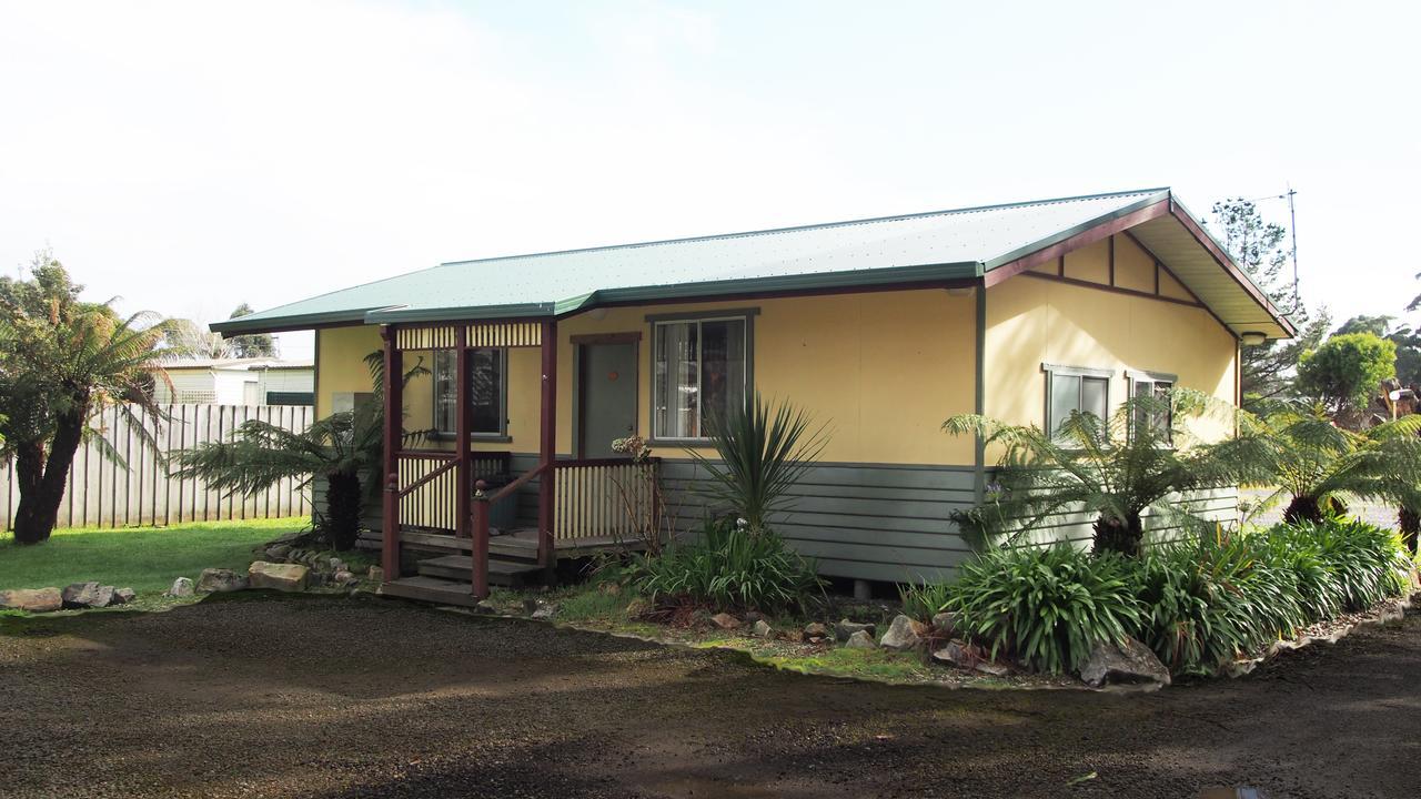 Strahan Retreat Holiday Park ภายนอก รูปภาพ