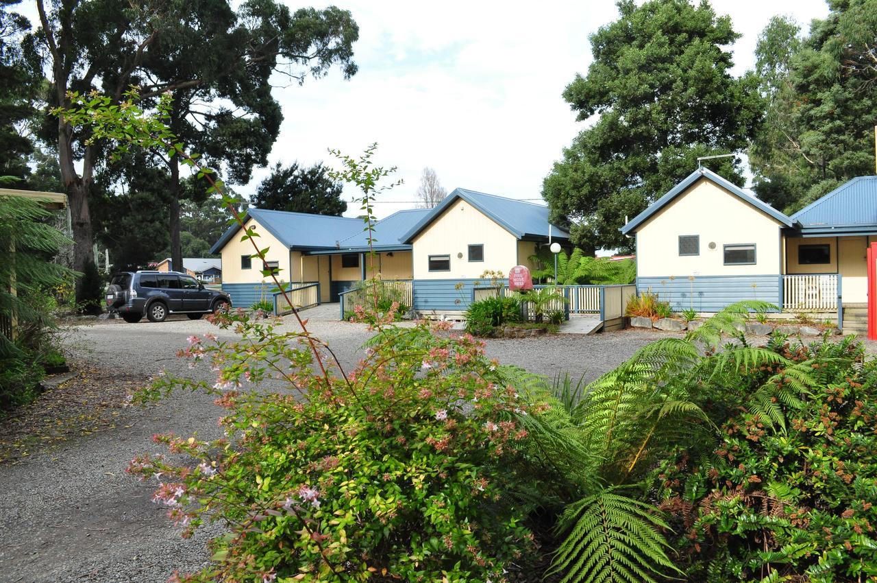 Strahan Retreat Holiday Park ภายนอก รูปภาพ