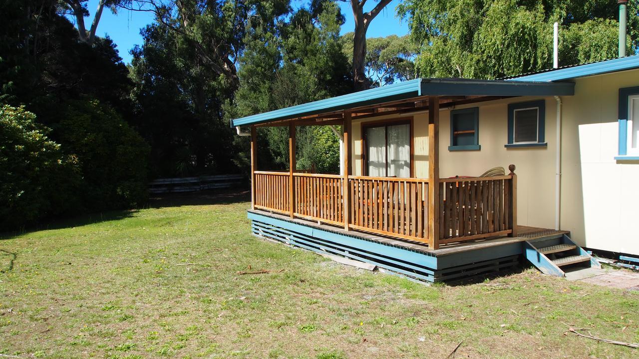 Strahan Retreat Holiday Park ภายนอก รูปภาพ