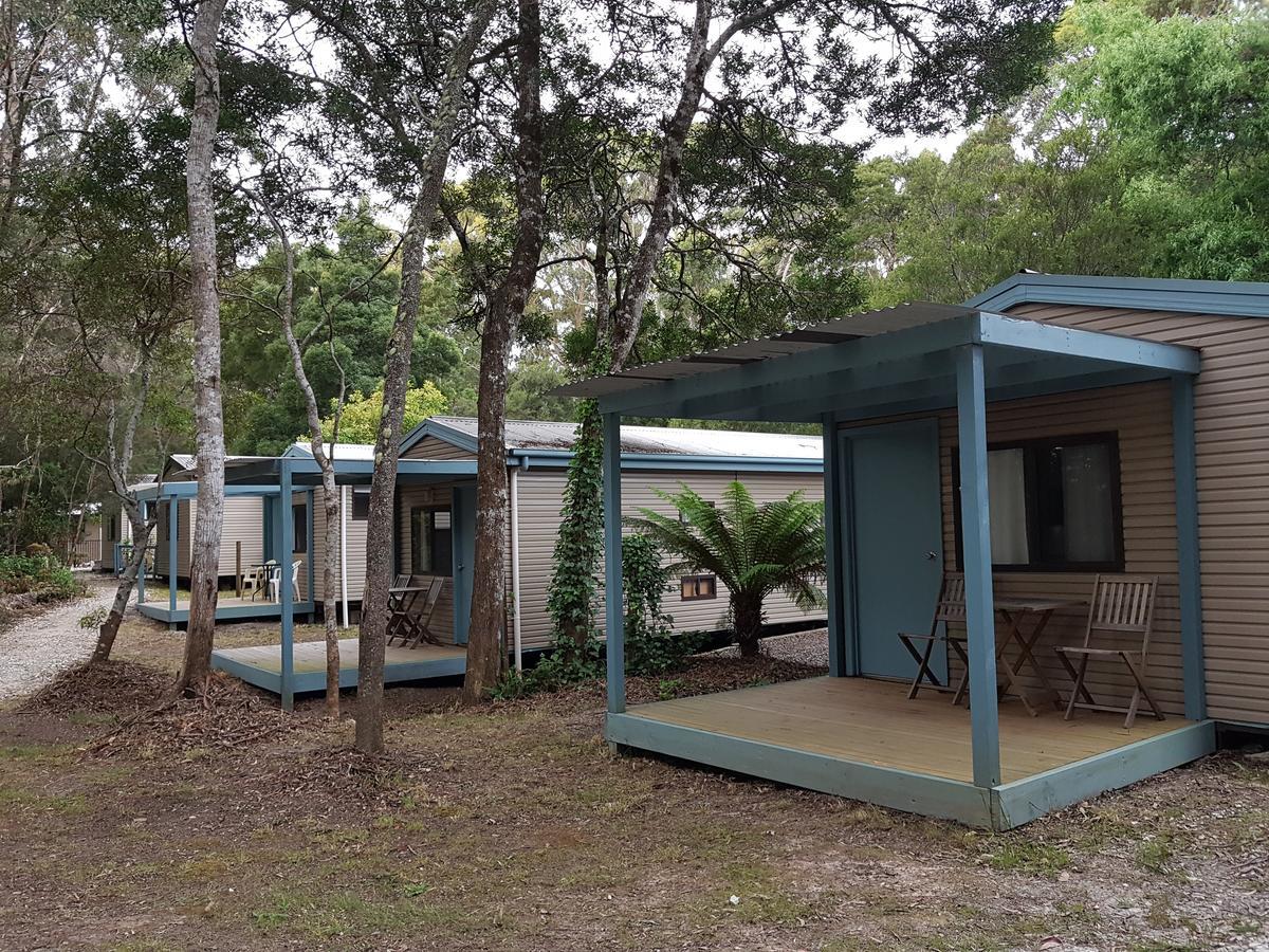 Strahan Retreat Holiday Park ภายนอก รูปภาพ