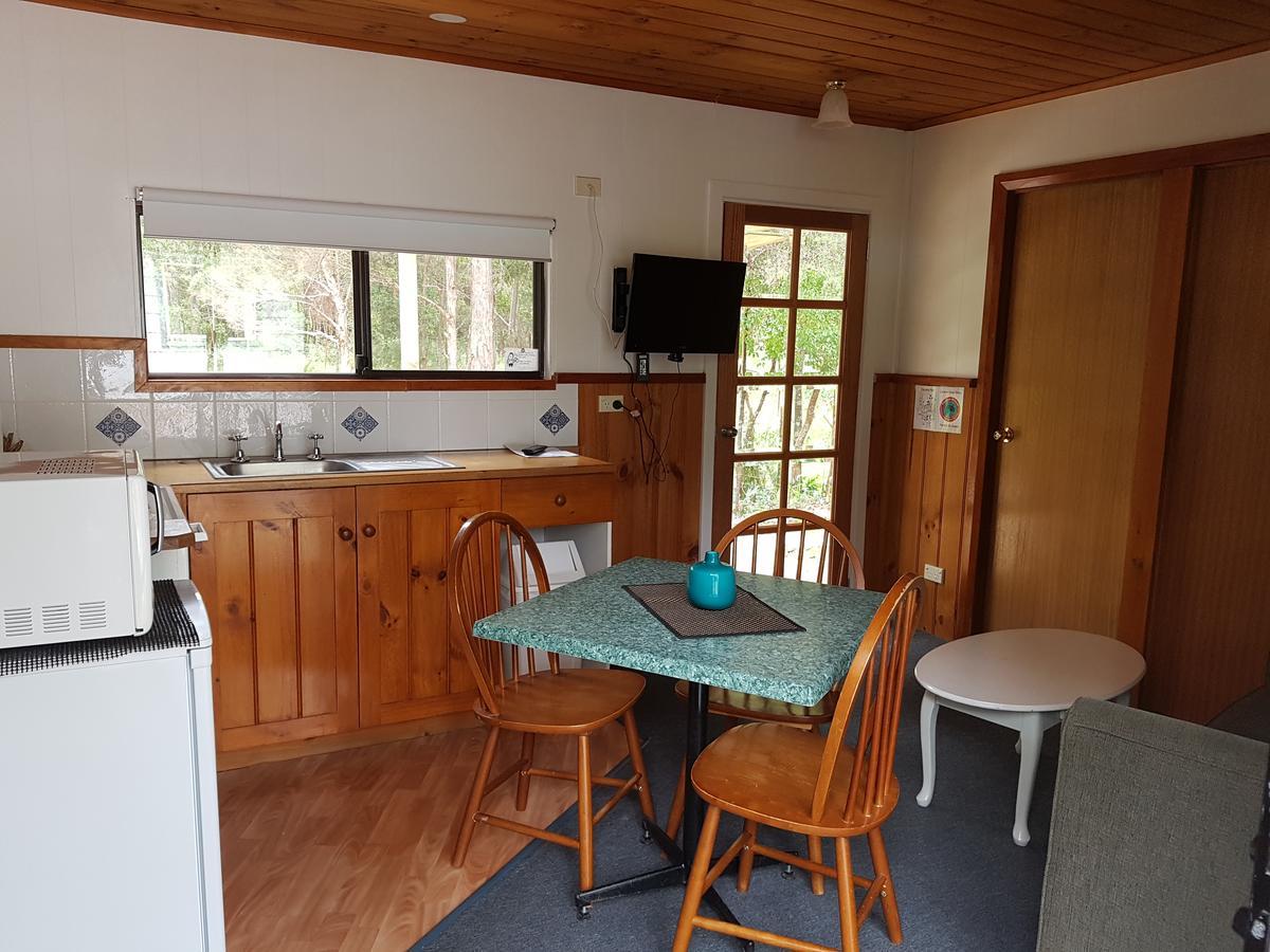 Strahan Retreat Holiday Park ภายนอก รูปภาพ