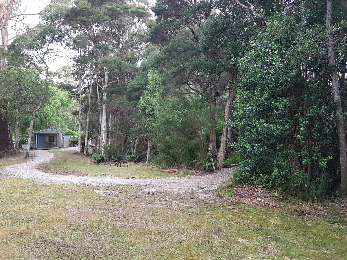 Strahan Retreat Holiday Park ภายนอก รูปภาพ