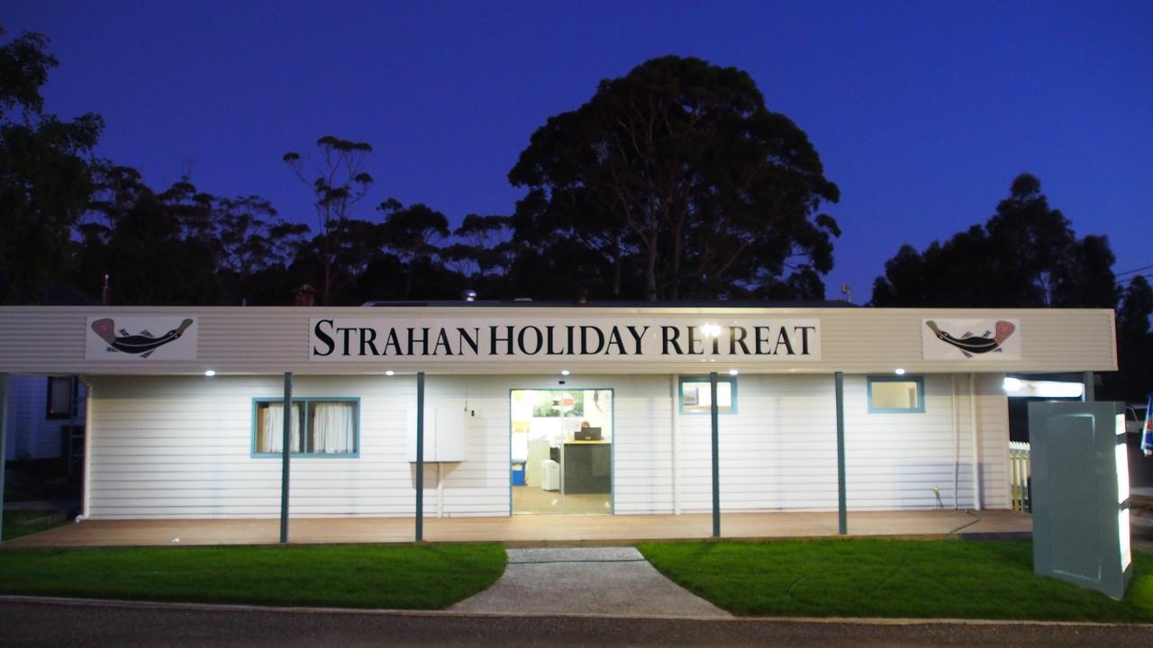 Strahan Retreat Holiday Park ภายนอก รูปภาพ
