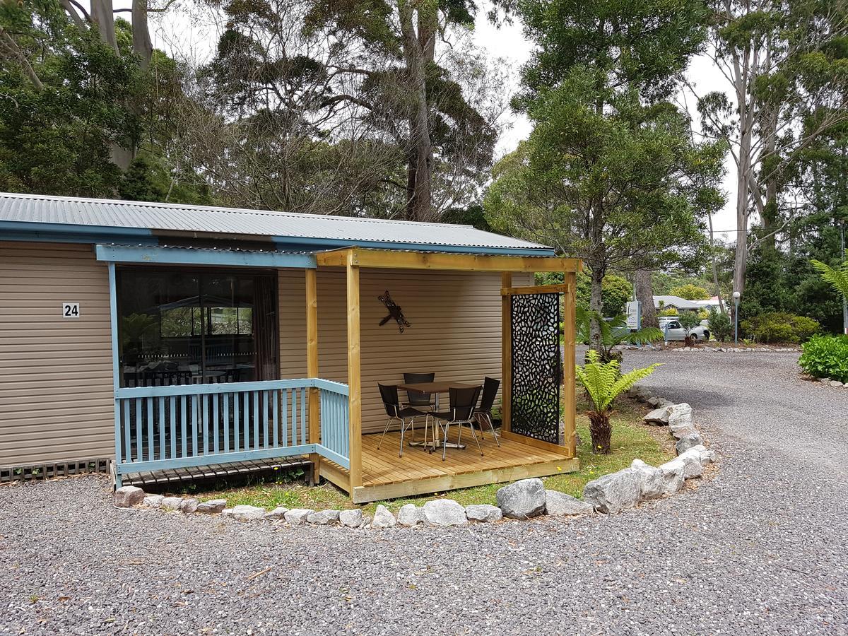 Strahan Retreat Holiday Park ภายนอก รูปภาพ