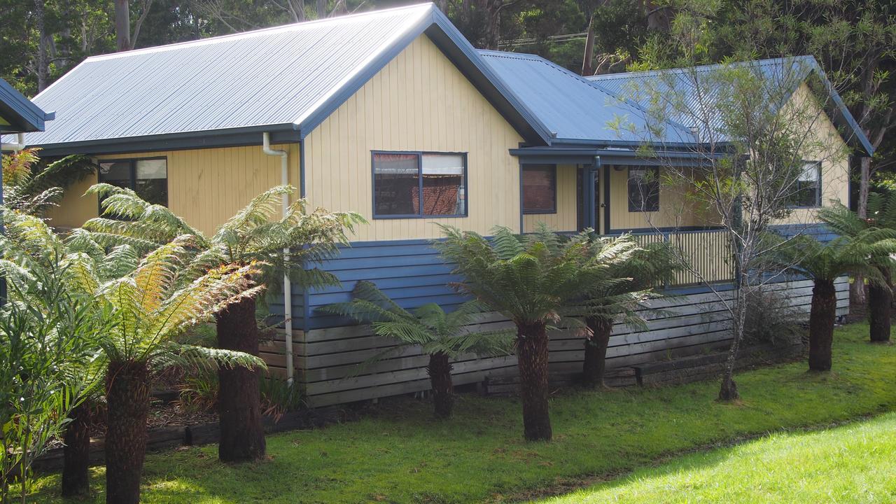 Strahan Retreat Holiday Park ภายนอก รูปภาพ