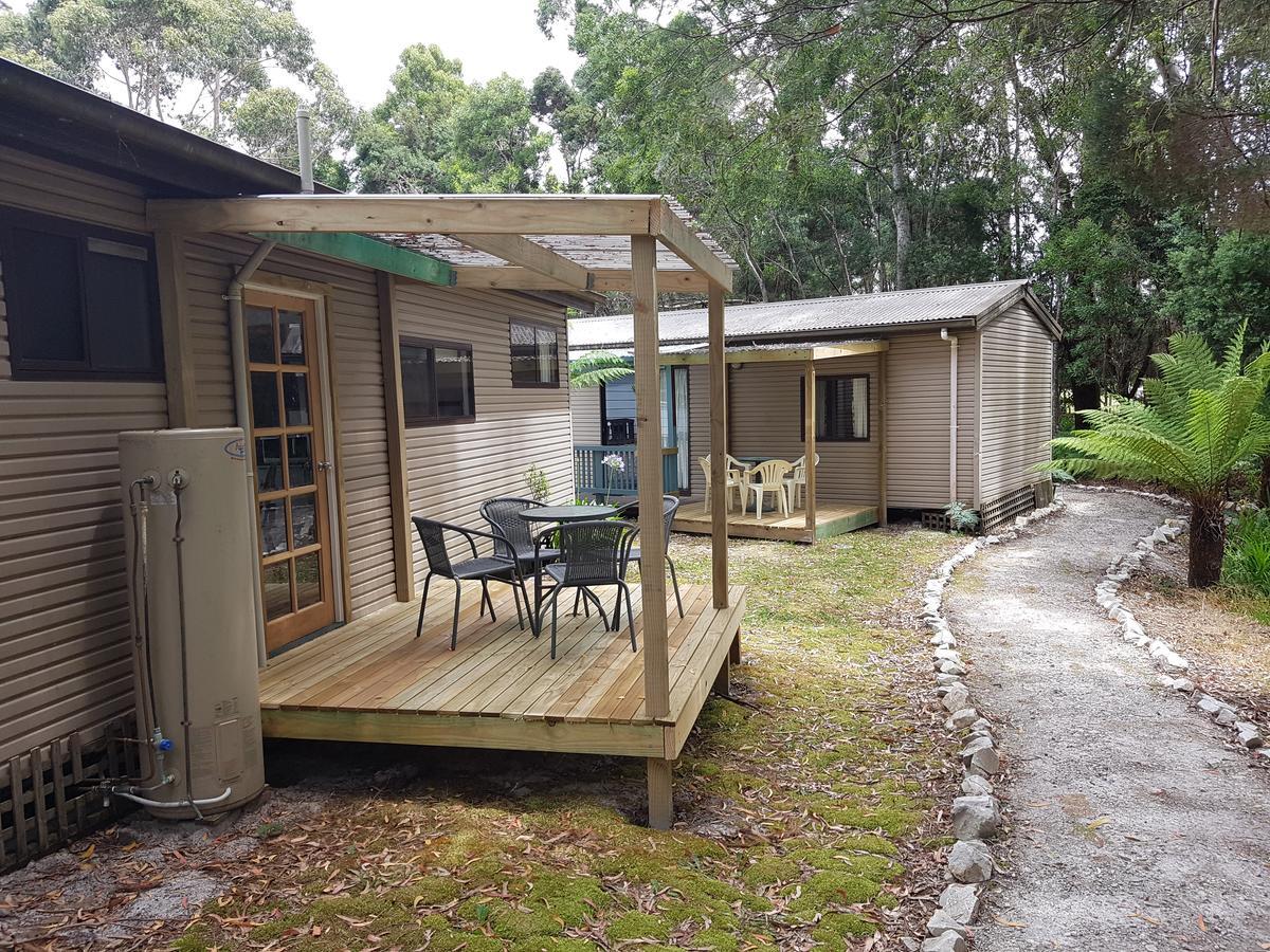 Strahan Retreat Holiday Park ภายนอก รูปภาพ