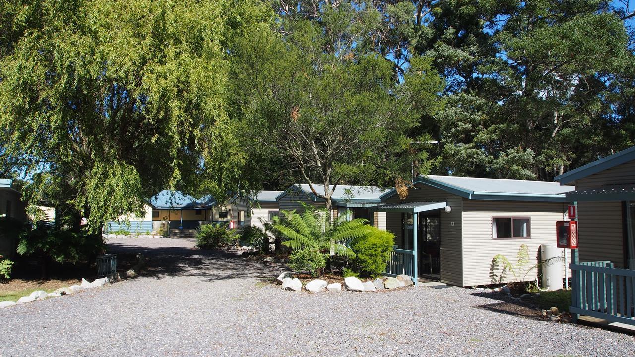 Strahan Retreat Holiday Park ภายนอก รูปภาพ