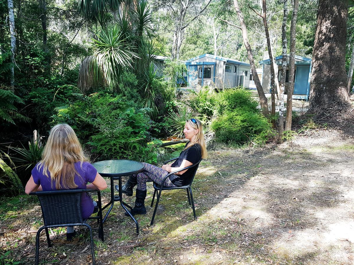 Strahan Retreat Holiday Park ภายนอก รูปภาพ