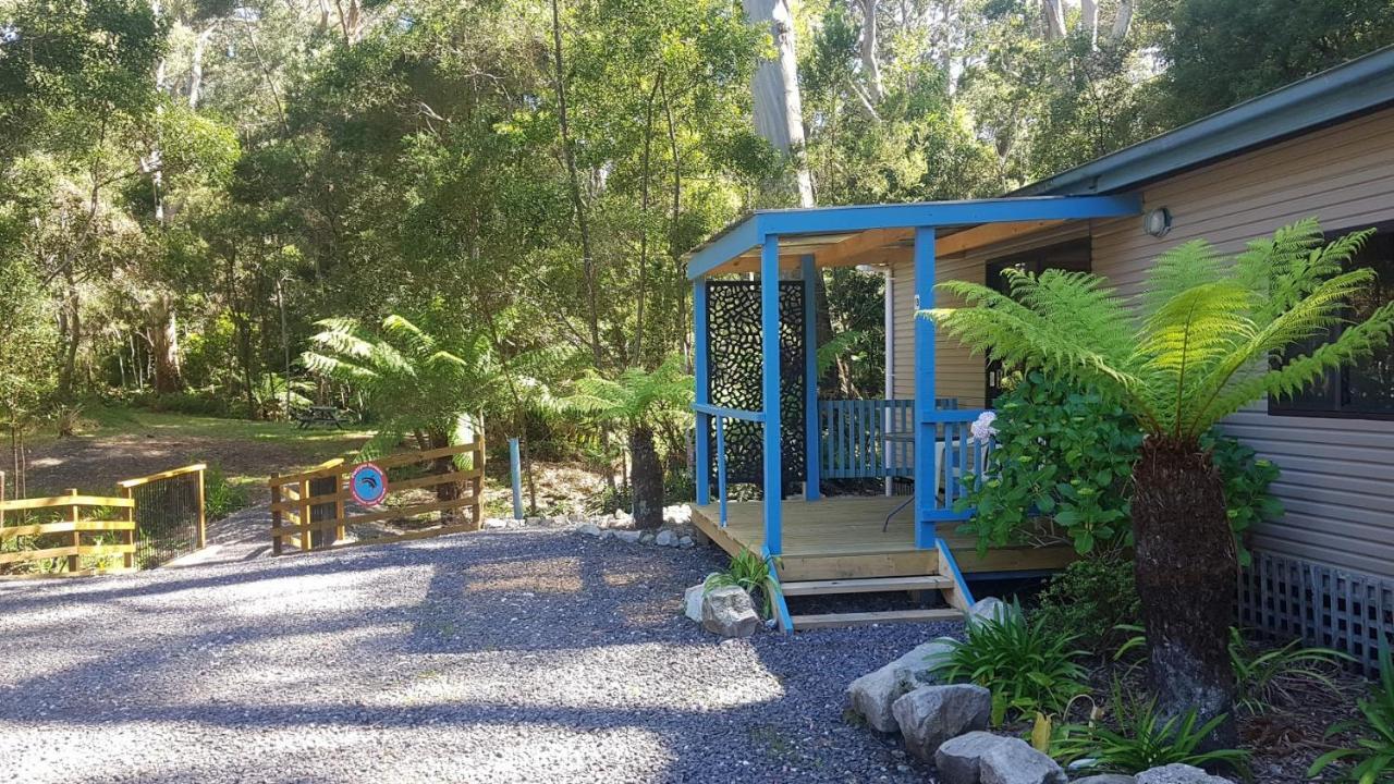 Strahan Retreat Holiday Park ภายนอก รูปภาพ